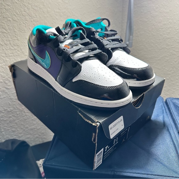 Air Jordan 1 Low GS size 7 - Picture 6 of 6